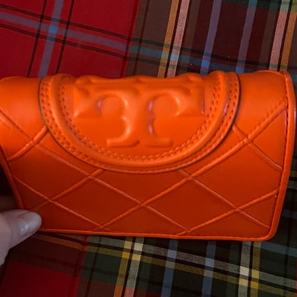 Tory Burch Handbags - Tory Burch Poppy Wallet EUC